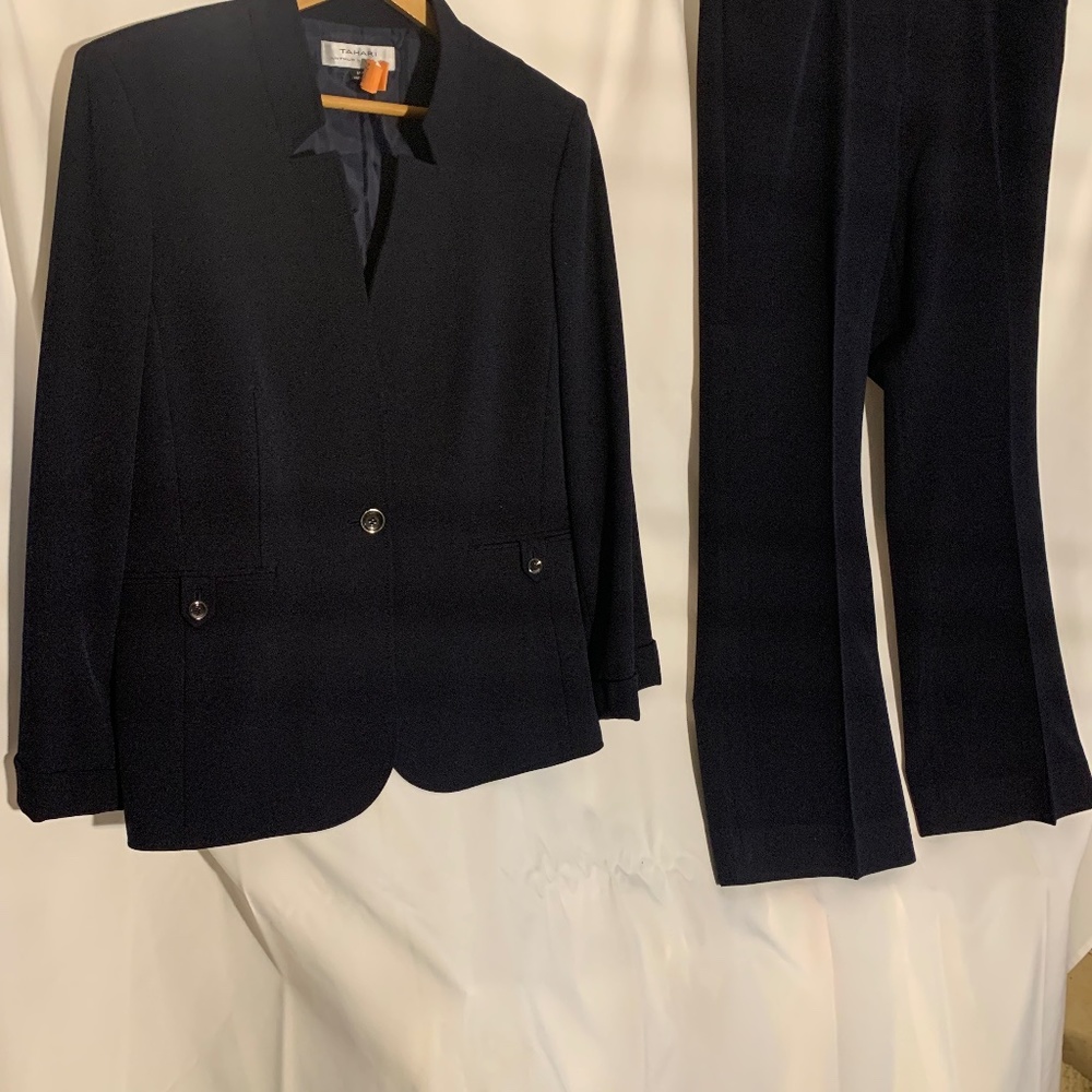 Women’s Pant Suit